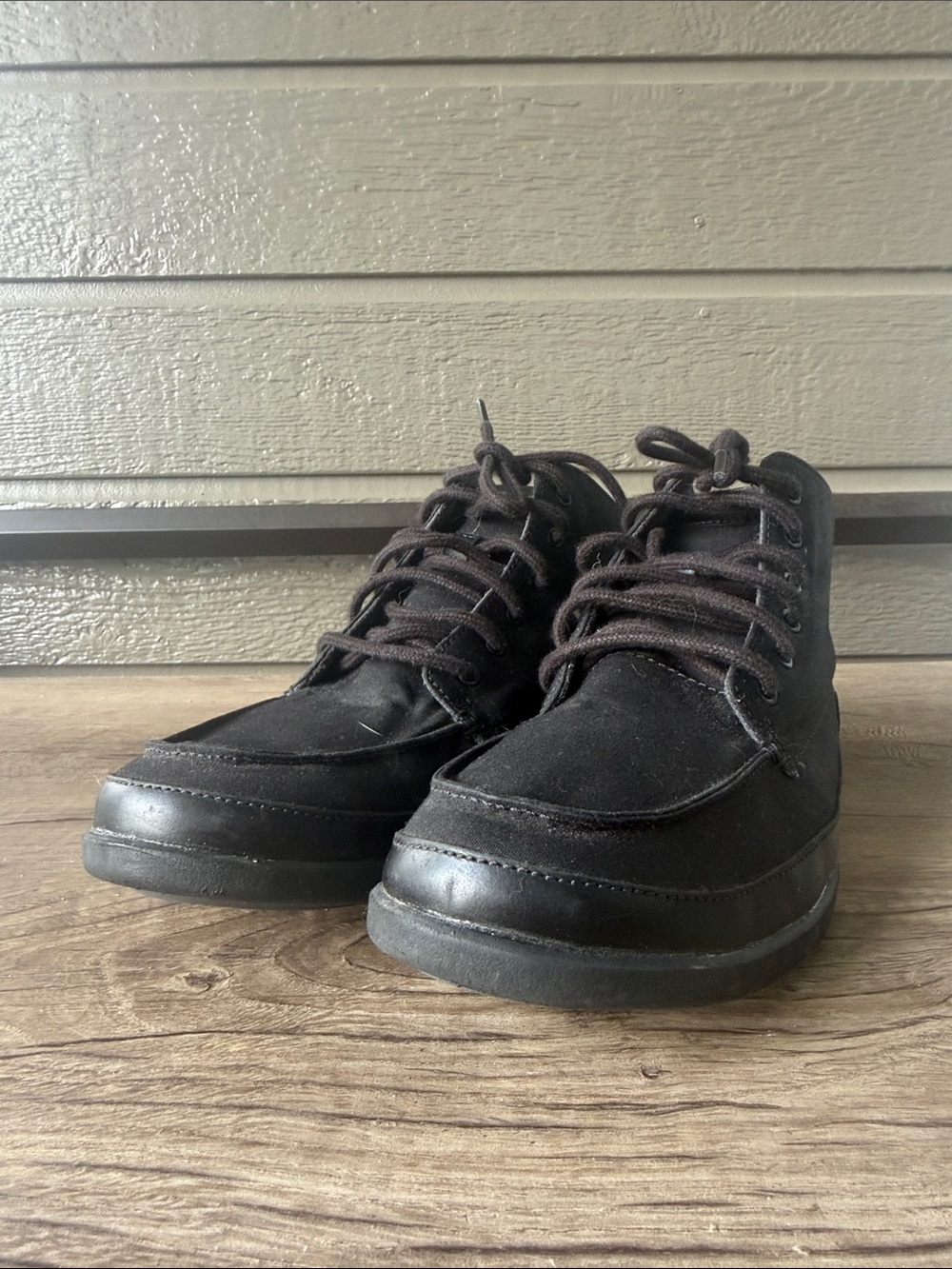 OluKai Men's Black Lace-Up Casual Boots size 10.5